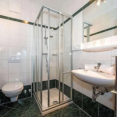Hotel Ederhof 4*